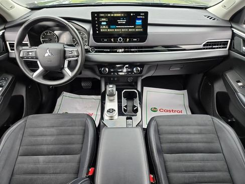 Used 2025 Mitsubishi Outlander SE AWD/4WD image 19