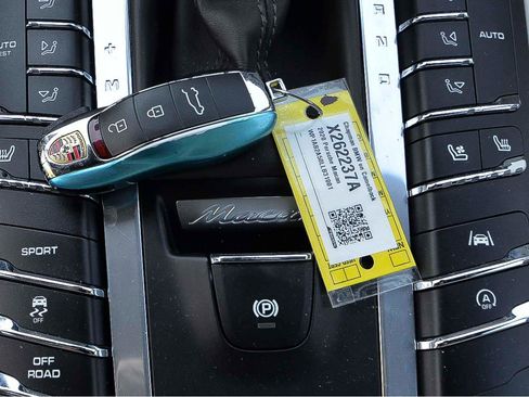 Used 2020 Porsche Macan S image 17