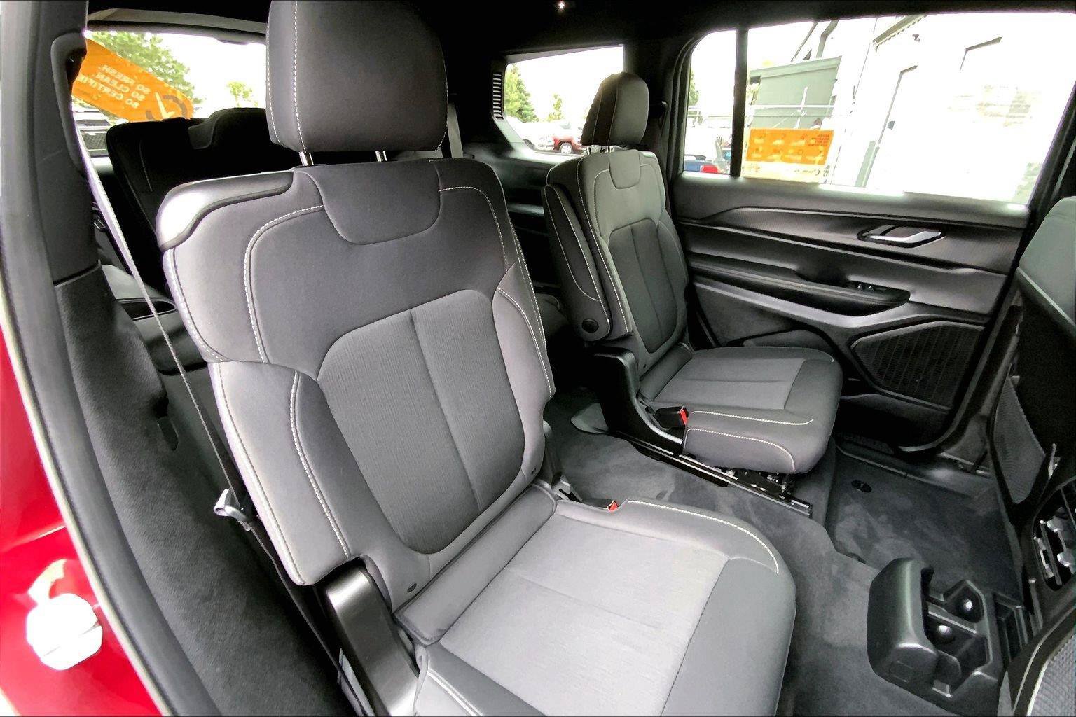 Certified 2025 Jeep Grand Cherokee L Laredo AWD/4WD image 27