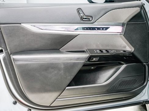 Used 2024 BMW 760i xDrive w/ Executive Package image 20