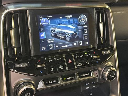 New 2026 Lexus LX 700h Luxury image 30