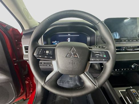 Used 2024 Mitsubishi Outlander SE image 13