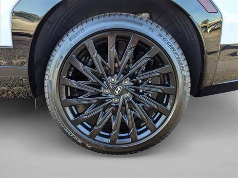 Used 2025 Hyundai Santa Fe Calligraphy FWD image 9