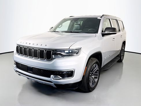 Used 2023 Jeep Wagoneer Series II RWD image 4