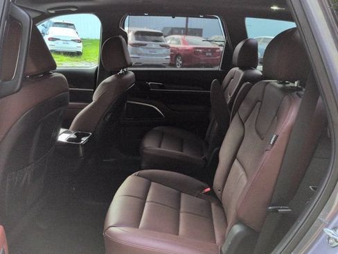 Used 2025 Kia Telluride SX w/ SX Captain's Chair Package FWD image 13