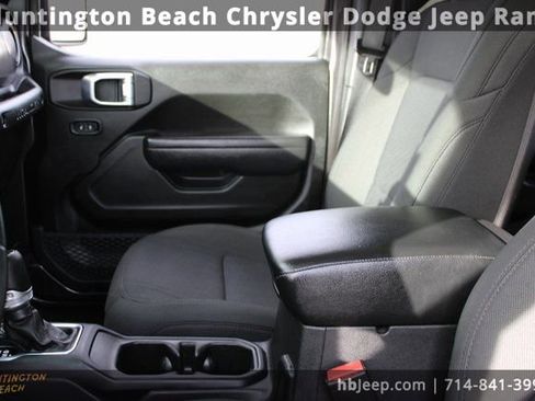 Used 2022 Jeep Wrangler Unlimited Sport image 29