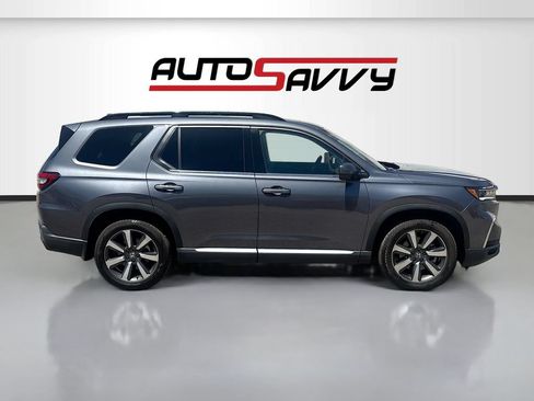Used 2025 Honda Pilot Touring image 8