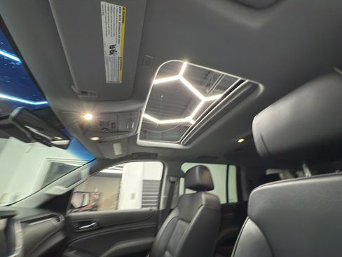 Used 2019 Chevrolet Suburban LT image 14