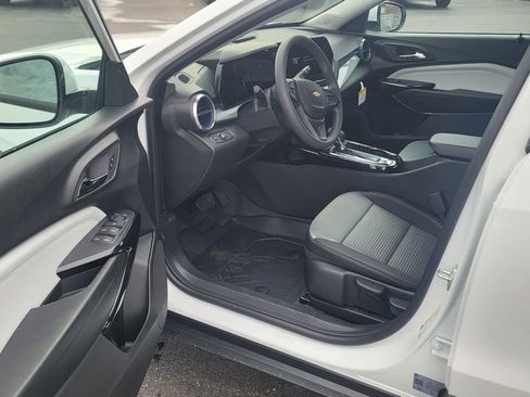 New 2026 Chevrolet Trax LT FWD image 18