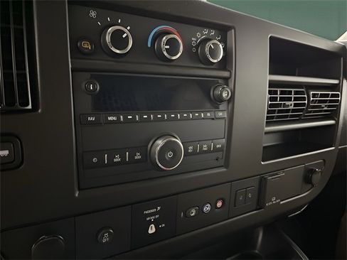 Used 2021 Chevrolet Express 3500 w/ Driver Convenience Package image 17