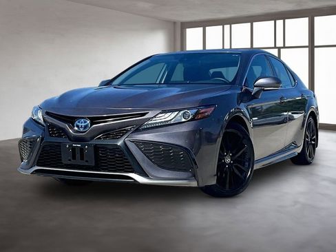 Used 2022 Toyota Camry XSE FWD image 2