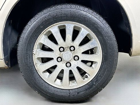 Used 2007 Buick Lucerne CX image 26