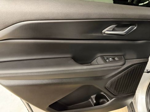 Used 2025 Jeep Grand Cherokee L Altitude RWD image 23