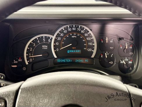 Used 2005 HUMMER H2 SUT w/ Preferred Equipment Group AWD/4WD image 15