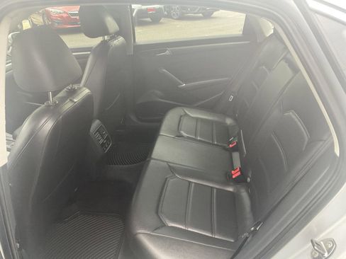 Used 2017 Volkswagen Passat 1.8T SE FWD image 11