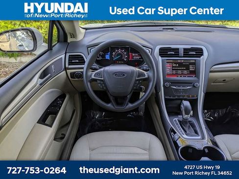 Used 2014 Ford Fusion SE FWD image 17