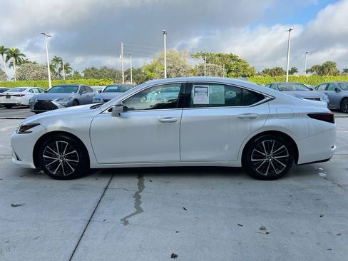 Certified 2025 Lexus ES 350 w/ Premium Package image 4