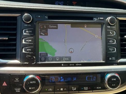 Used 2017 Toyota Highlander XLE AWD/4WD image 26
