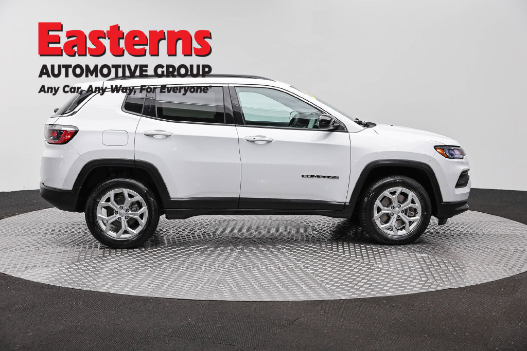 Used 2024 Jeep Compass Latitude AWD/4WD image 4