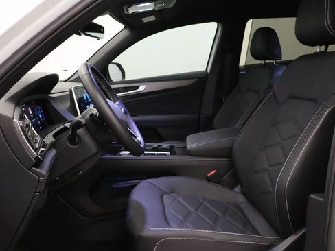 Certified 2026 Volkswagen Atlas Cross Sport SE FWD image 14
