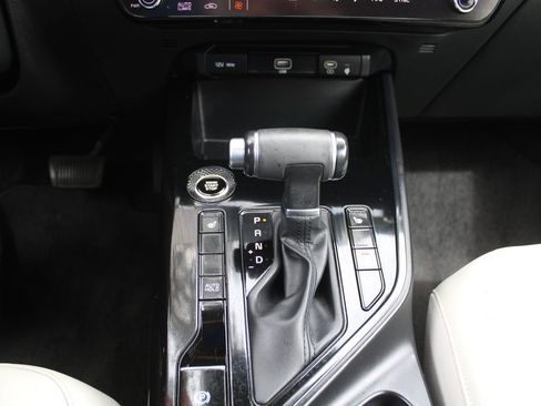 Certified 2024 Kia Niro EX image 37