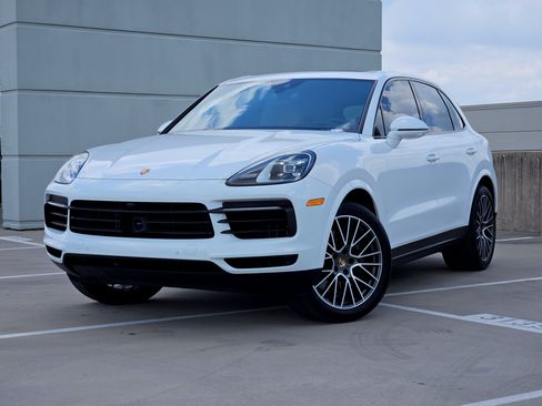 Certified 2023 Porsche Cayenne AWD/4WD image 1