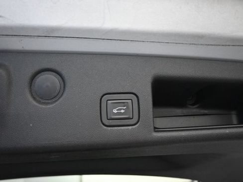 Used 2019 Chevrolet Equinox Premier FWD image 9