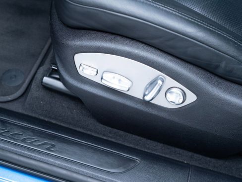 Certified 2021 Porsche Macan image 15