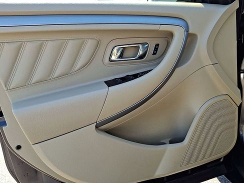 Used 2018 Ford Taurus SE FWD image 26
