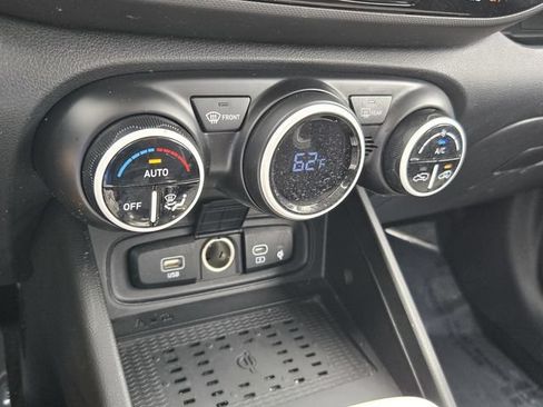 Used 2023 Hyundai Venue Limited w/ Cargo Package FWD image 18