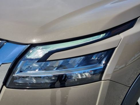 Used 2023 Nissan Pathfinder Platinum AWD/4WD image 7