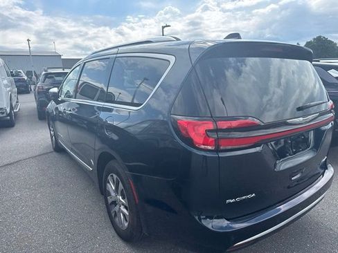 Used 2024 Chrysler Pacifica Pinnacle FWD image 20