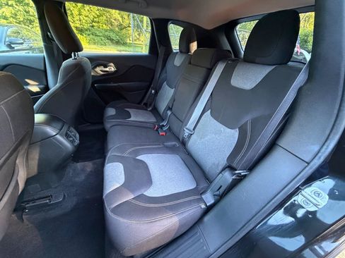Used 2014 Jeep Cherokee Latitude w/ Comfort/Convenience Group FWD image 25