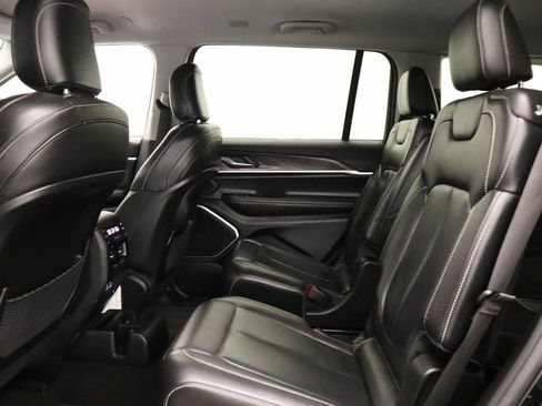 Used 2022 Jeep Grand Cherokee L Limited AWD/4WD image 16