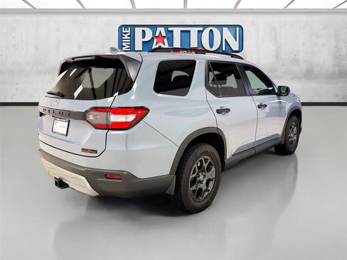 Used 2025 Honda Pilot TrailSport image 7