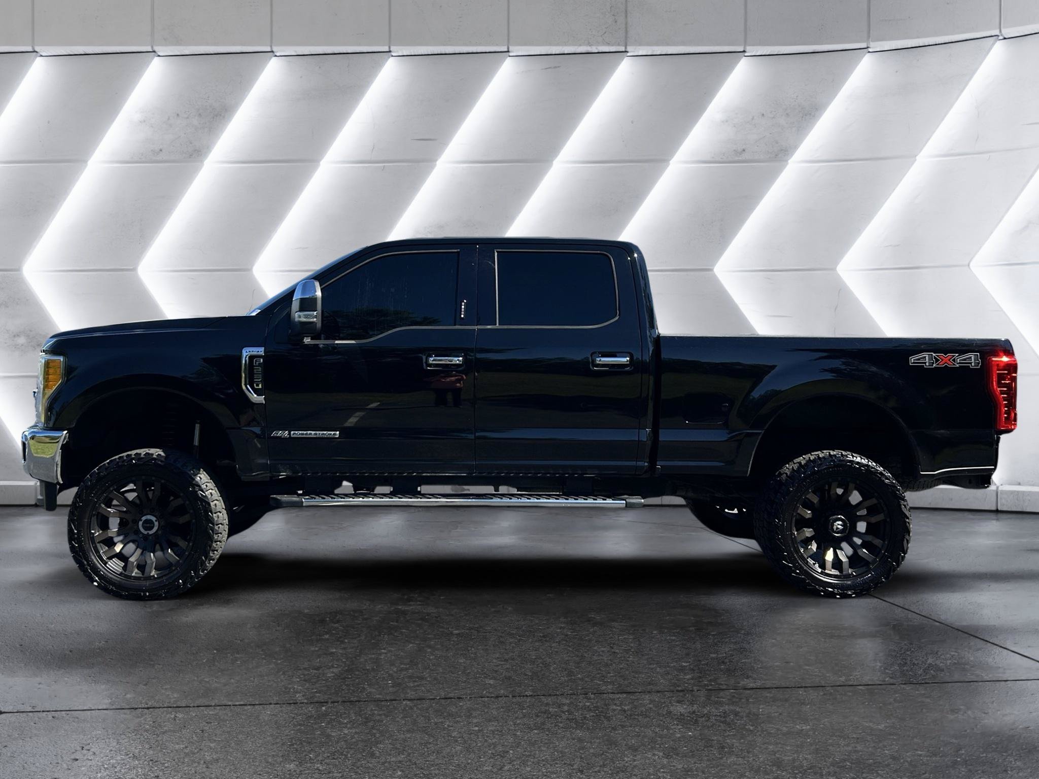 Used 2017 Ford F250 Lariat w/ Lariat Ultimate Package AWD/4WD image 4