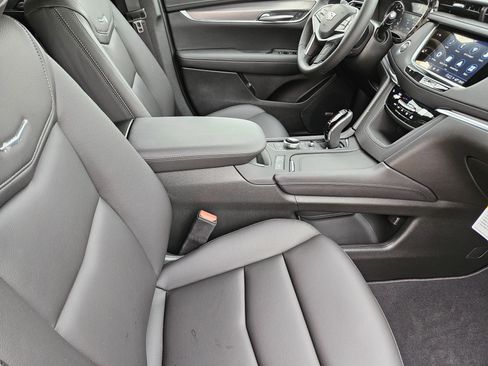 New 2026 Cadillac XT5 Luxury image 10