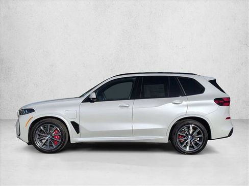 New 2026 BMW X5 xDrive50e image 5