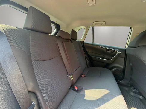 Used 2021 Toyota RAV4 LE FWD image 19