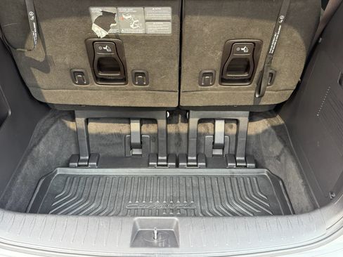 Used 2023 Kia Carnival LX FWD image 32