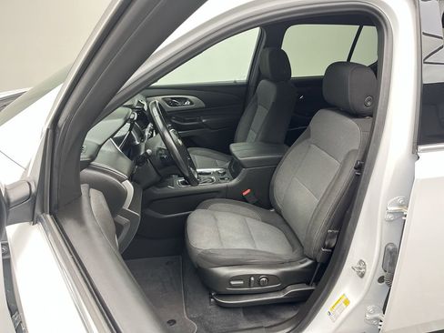 Certified 2023 Chevrolet Traverse LT image 9
