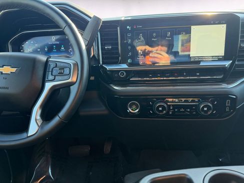 Used 2024 Chevrolet Silverado 1500 LT image 11