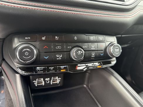 Used 2024 Dodge Durango GT image 30