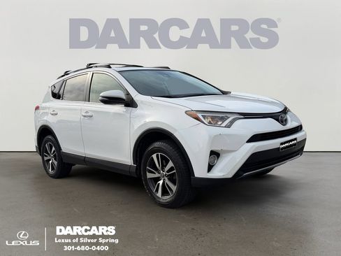 Used 2017 Toyota RAV4 XLE AWD/4WD image 1