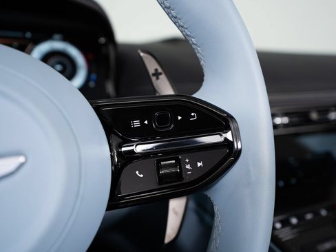 Used 2024 Aston Martin DB12 Convertible RWD image 10