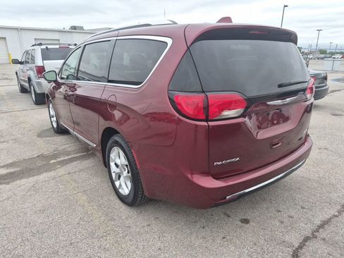 Used 2020 Chrysler Pacifica Limited w/ Advanced Safetytec Group FWD image 2