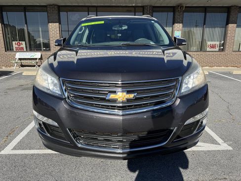 Used 2017 Chevrolet Traverse LT w/ Style and Technology Package image 3