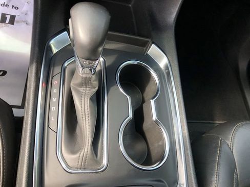 Used 2021 Chevrolet Traverse RS image 28