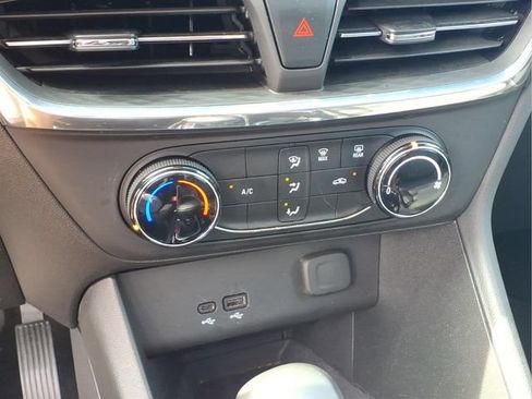 Used 2025 Buick Encore GX Preferred FWD image 10