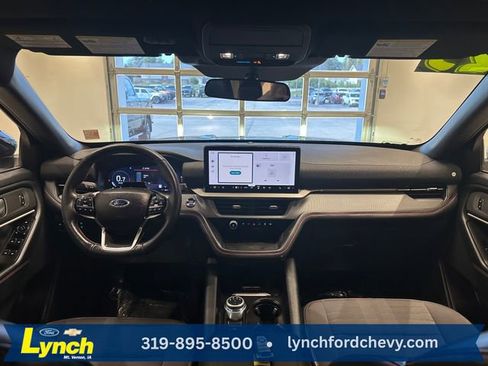 Used 2025 Ford Explorer ST-Line w/ ST-Line Street Pack AWD/4WD image 8